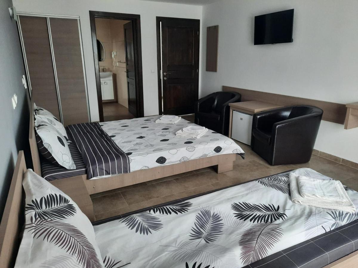 New Exclusive Hotel Eselnita Luaran gambar