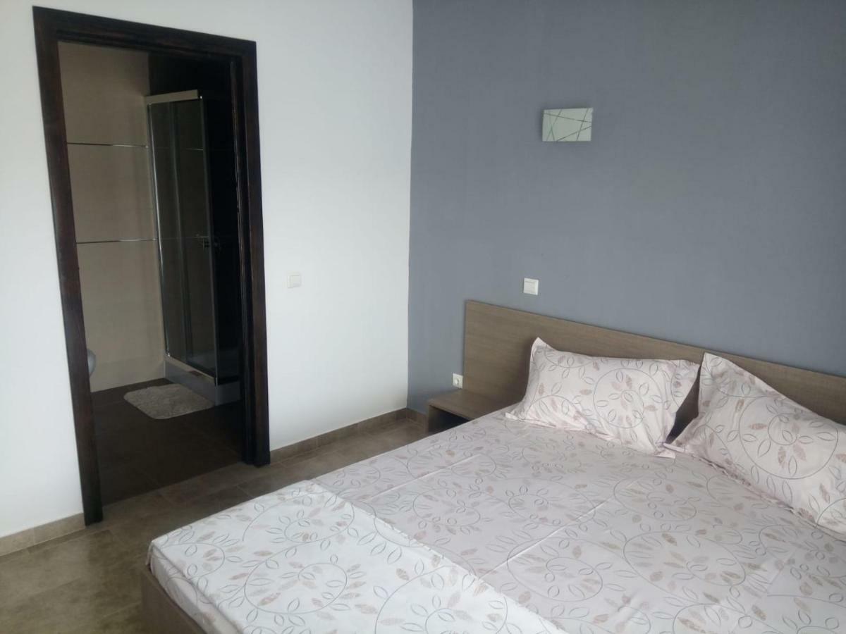 New Exclusive Hotel Eselnita Luaran gambar