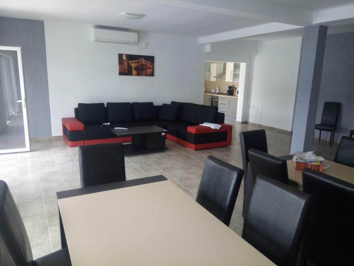 New Exclusive Hotel Eselnita Luaran gambar